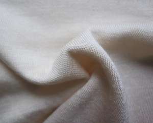 不倒絨是什么面料？不倒絨和搖粒絨哪個(gè)好？